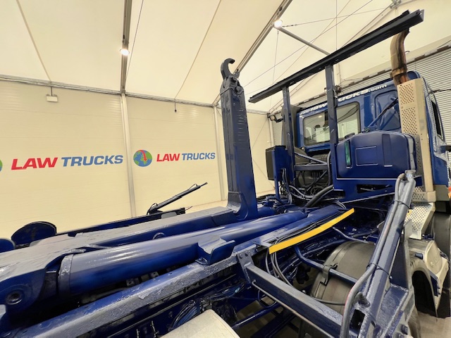 DAF CF85 360 8×4 Day Cab Hookloader