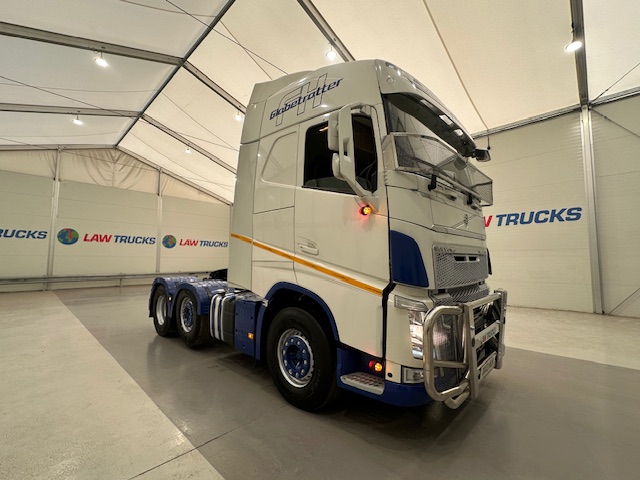 Volvo FH 500 Euro 5 6×2 Tractor Unit Safari Edition
