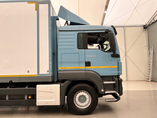 MAN TGS 26.320 6×2 Sleeper Cab Insulated Box Van
