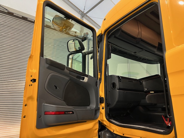 Scania R450 6×2 Rear Lift Tractor Unit PTO
