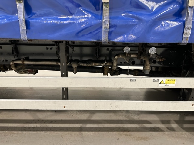 Volvo FM 300 6×2 Sleeper Cab Curtainsider