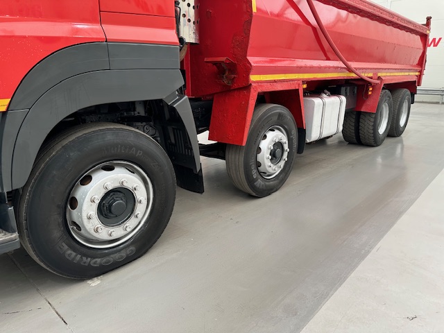 Hino 3241 700 8×4 Sleeper Cab Steel Tipper