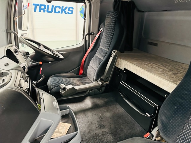 Mercedes 2543 6×2 10 Tyre Rear Lift Sleeper Cab Box Van