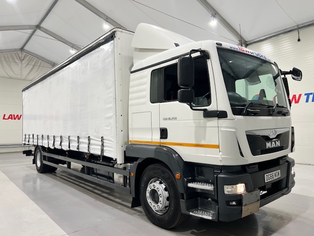 MAN TGM 18.250 4×2 Sleeper Cab Curtainsider