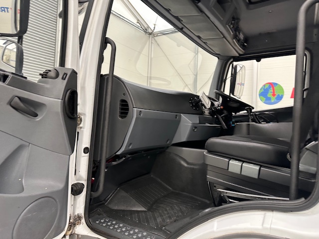 Mercedes Axor 1824 Day Cab Box Van