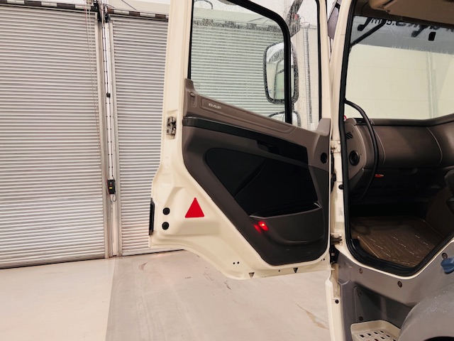 DAF CF 250 4×2 Day Cab Fridge Box