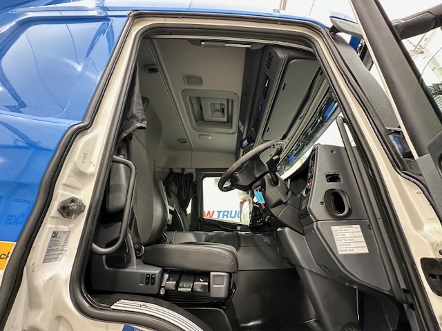 Scania P250 4×2 Sleeper Cab Fridge Box