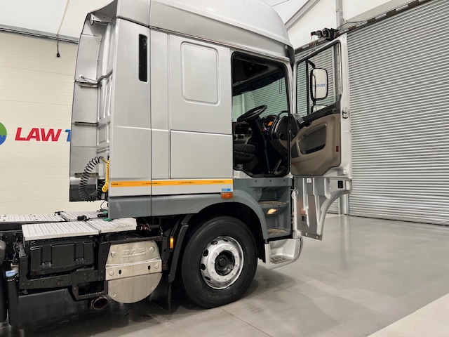 DAF XF105 460 6×2 Super Space Cab Tractor Unit