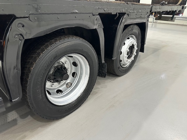 Scania 114 340 6×2 Rear Lift Day Cab Beavertail