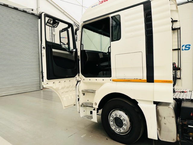 MAN TGX 26.440 6×2 Midlift Tractor Unit