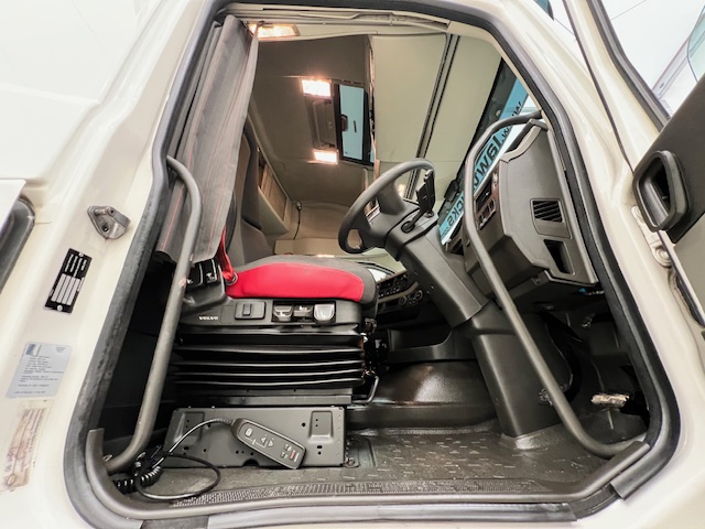 Volvo FH 460 6×2 Midlift Tractor Unit