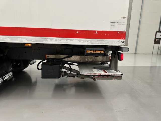 DAF CF 370 6×2 Sleeper Cab Fridge Box