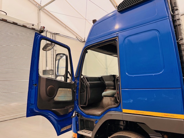 Volvo FM7 250 Globetrotter Flatbed