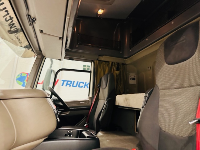 DAF CF75 310 6×2 Rear Lift Sleeper Cab Curtainsider