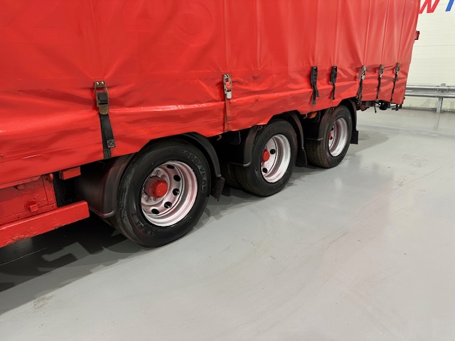 Kerbaid Miles Nunn Tri Axle Stepframe Enclosed Lowloader