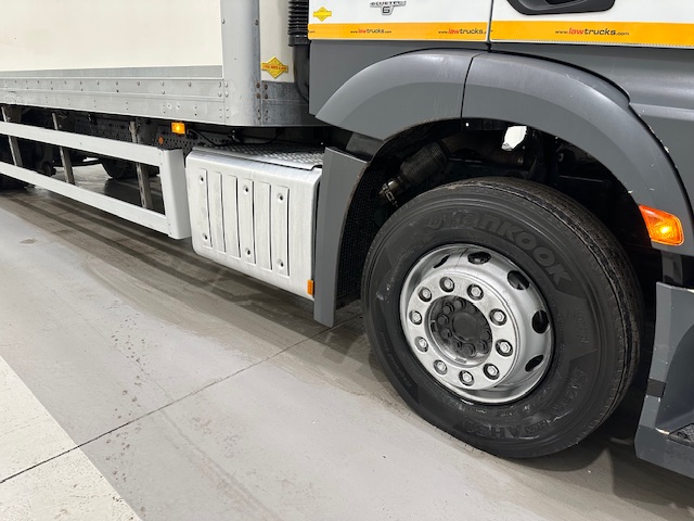 Mercedes Actros 1830 Sleeper Cab Box Van