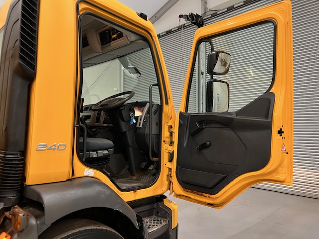 Volvo FE 240 4×2 Day Cab Gritter