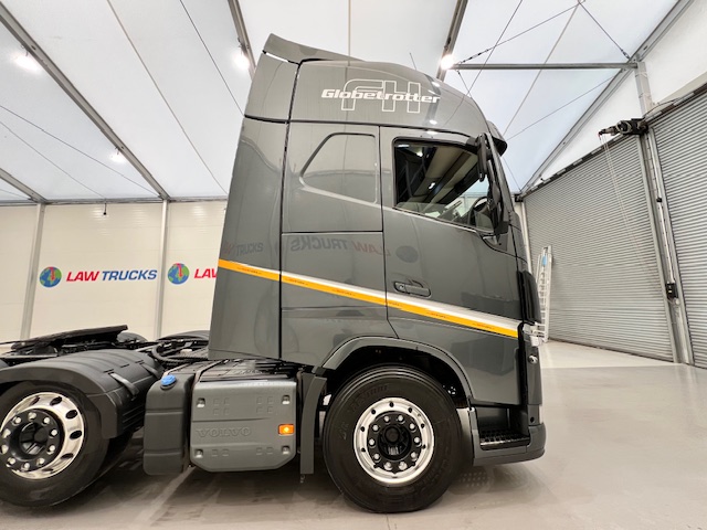 Volvo FH 500 6×2 Midlift Tractor Unit