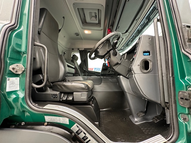 Scania P250 4×2 Sleeper Cab Box Van