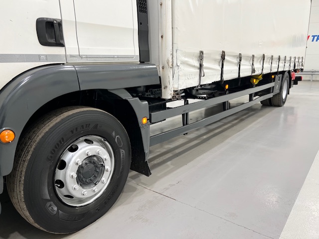 MAN TGM 18.250 4×2 Sleeper Cab Curtainsider
