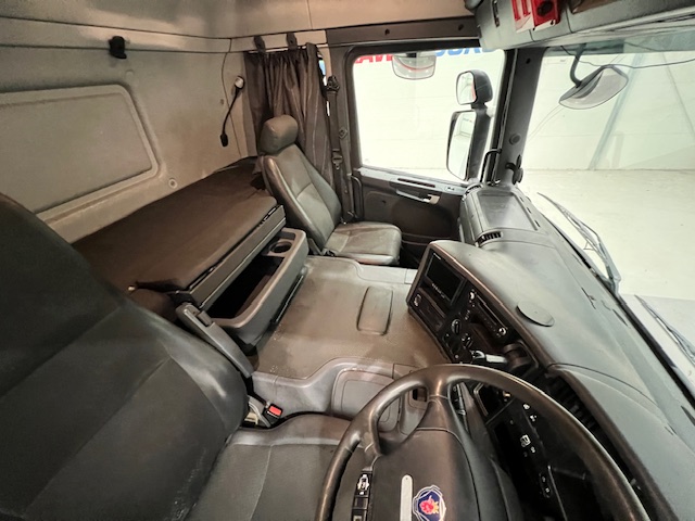 Scania P230 4×2 Sleeper Cab Curtainsider