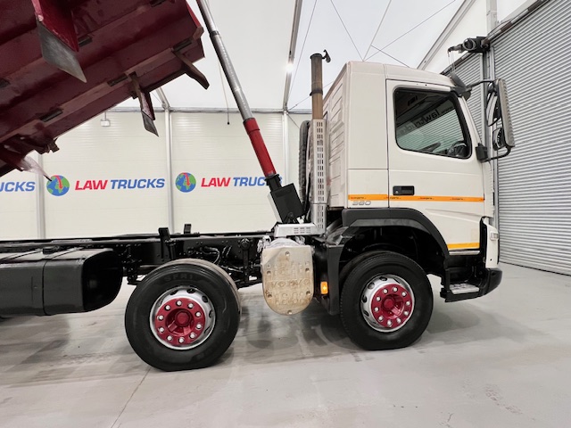 Volvo FMX 380 8×4 Day Cab Steel Tipper