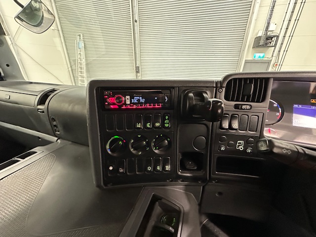 Scania P250 4×2 Sleeper Cab Fridge Box
