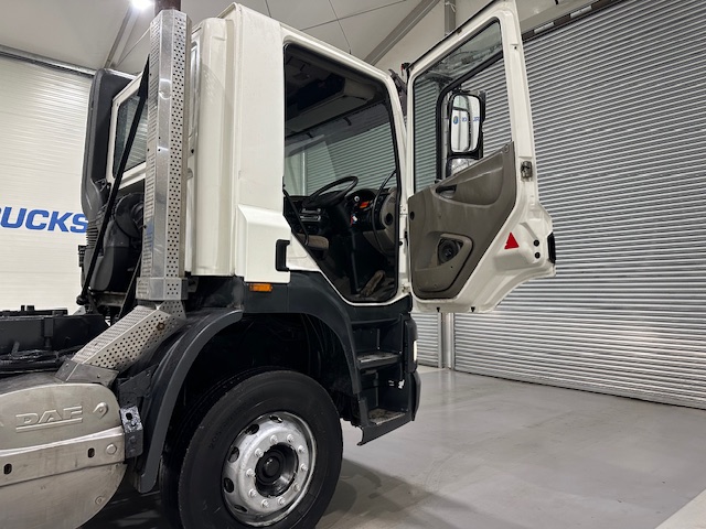 DAF CF85 360 8×4 Day Cab Steel Tipper