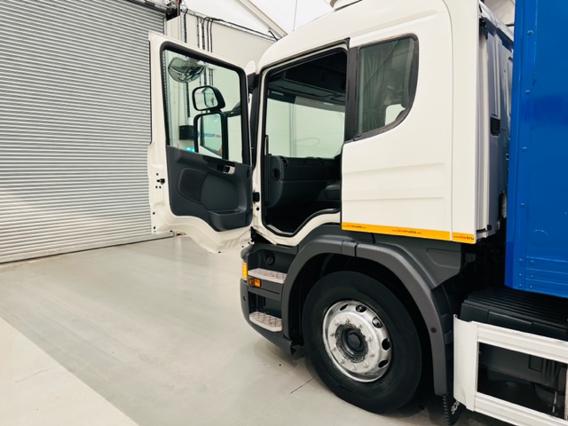 Scania P250 4×2 Sleeper Cab Box Van Manual
