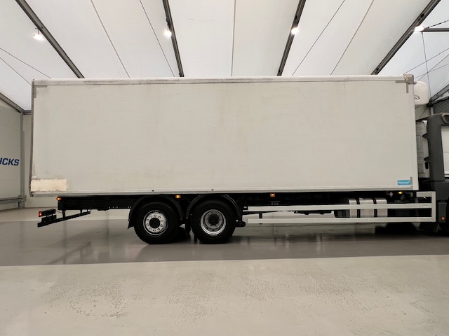 Mercedes Axor 2529 6×2 Rear Lift Sleeper Cab Fridge Box