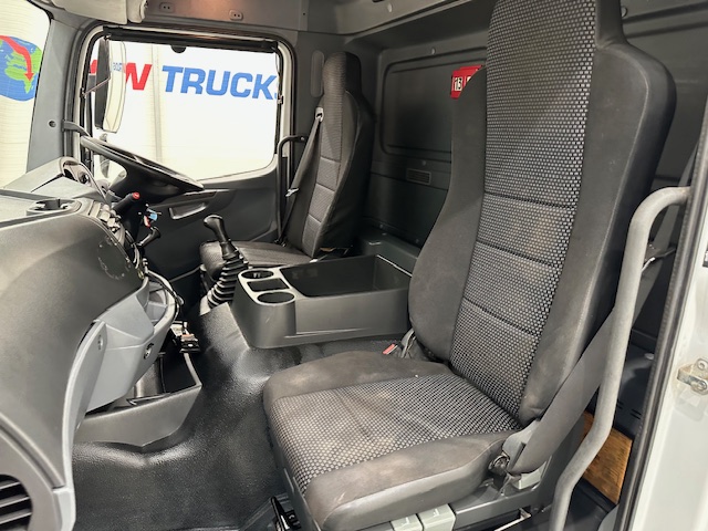 Mercedes Axor 1824 Day Cab Curtainsider Manual
