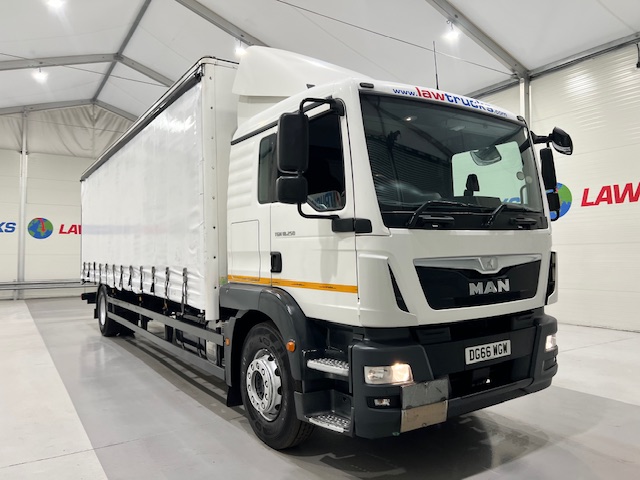 MAN TGM 18.250 4×2 Sleeper Cab Curtainsider