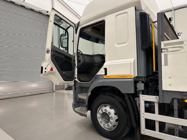 DAF CF 440 6×2 Sleeper Cab Dropside Drawbar Spec
