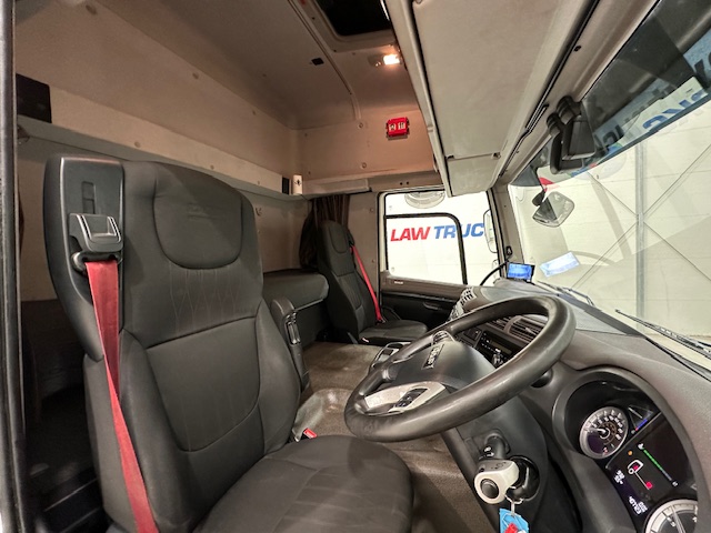 DAF CF 260 Sleeper Cab Curtainsider