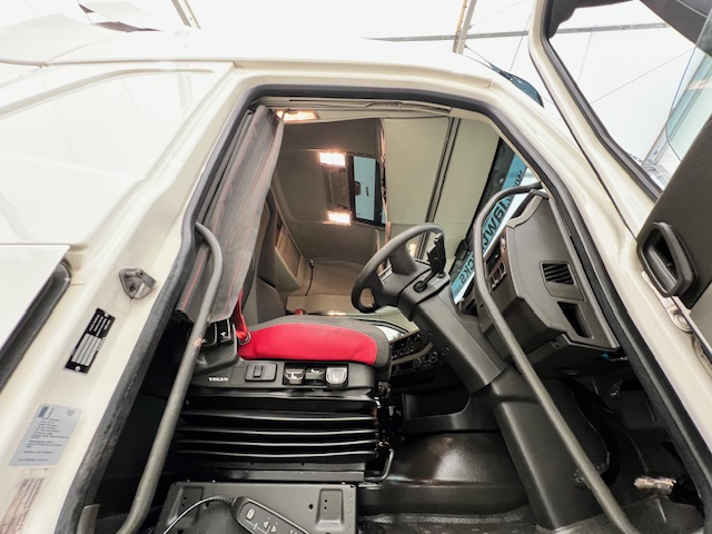 Volvo FH 460 6×2 Midlift Tractor Unit