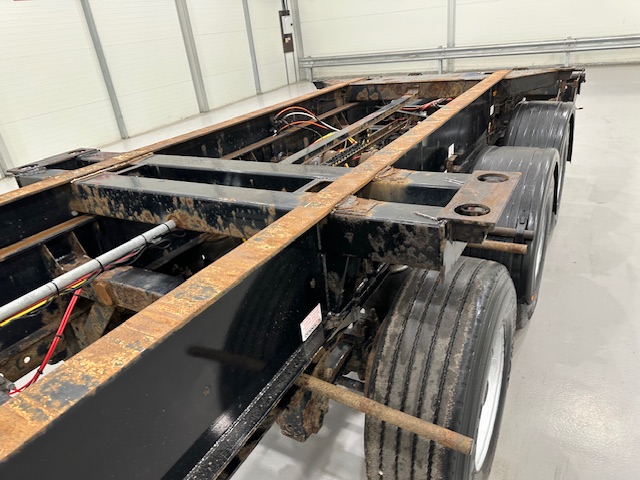 Dennison Tri Axle Sliding Skeletal Trailer BPW