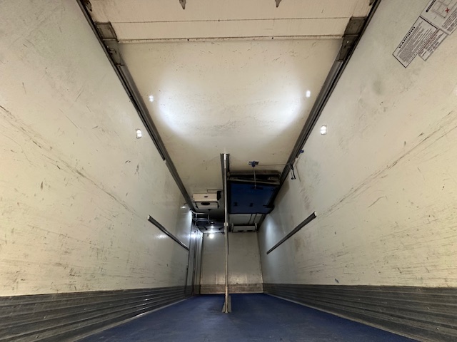 DAF CF 370 6×2 Sleeper Cab Fridge Box