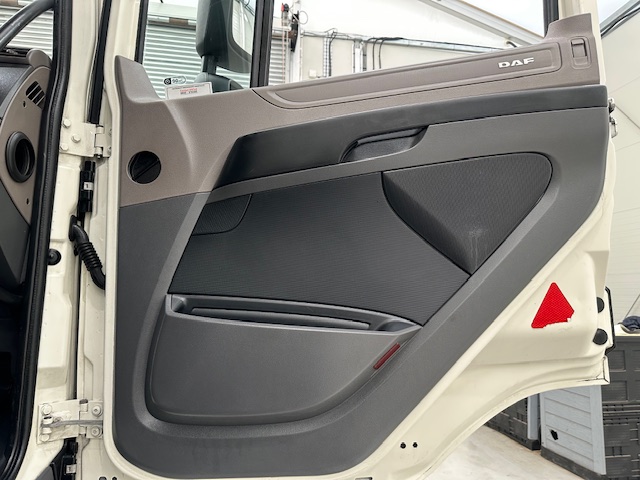DAF CF 450 6×2 Space Cab Tractor Unit