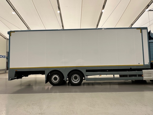 MAN TGS 26.360 6×2 Sleeper Cab Insulated Box Van