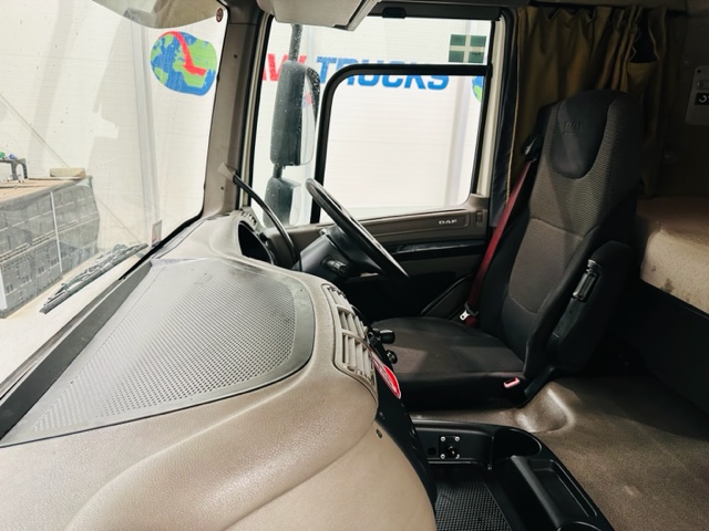DAF CF75 310 6×2 Rear Lift Sleeper Cab Curtainsider