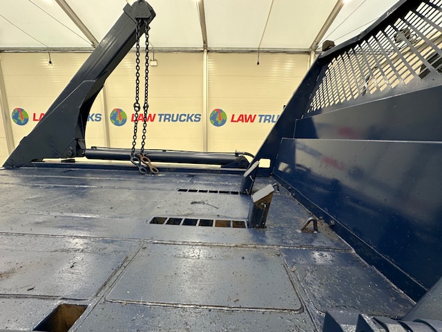 Scania P250 4×2 Day Cab Skip Loader