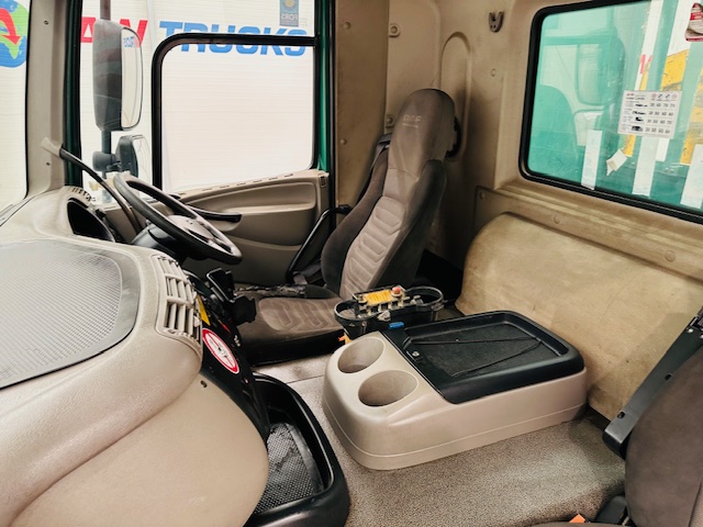 DAF CF75 310 Day Cab Dropside Brick Grab