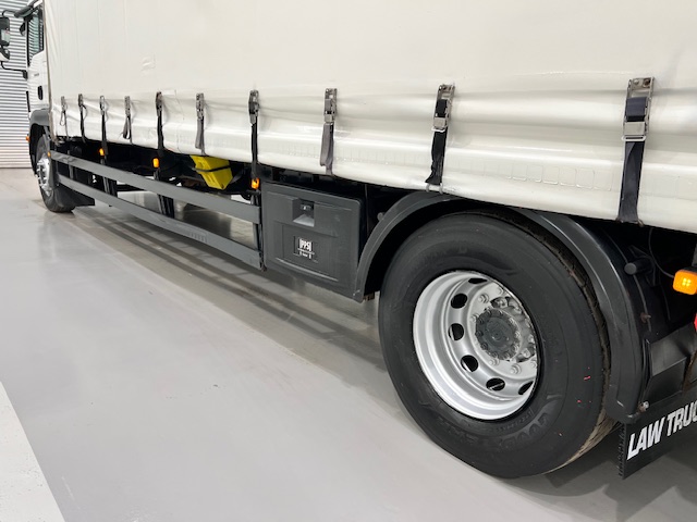 MAN TGM 18.250 4×2 Sleeper Cab Curtainsider