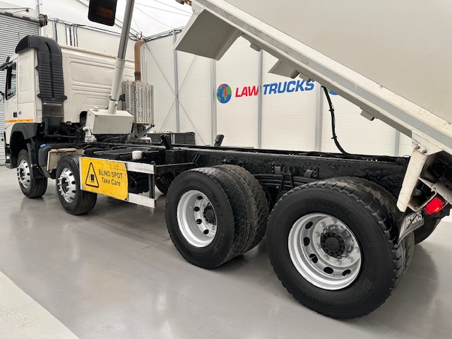 Volvo FM 410 8×4 Sleeper Cab Tar Spec Tipper