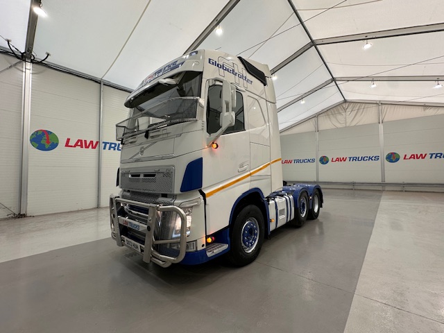 Volvo FH 500 Euro 5 6×2 Tractor Unit Safari Edition