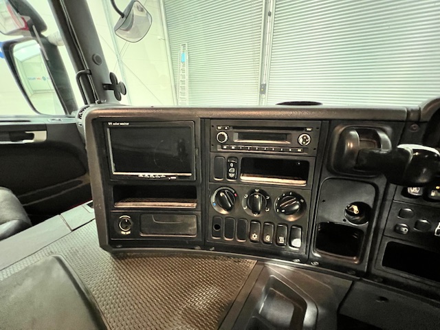 Scania P230 4×2 Sleeper Cab Curtainsider