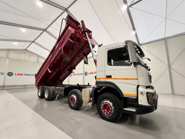 Volvo FMX 380 8×4 Day Cab Steel Tipper