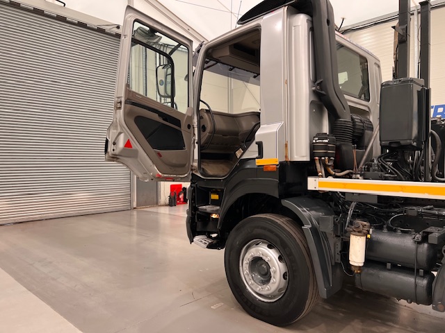 DAF CF85 410 8×4 Day Cab Hookloader Manual