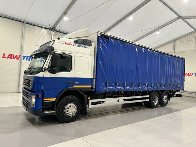 Volvo FM 300 6×2 Sleeper Cab Curtainsider