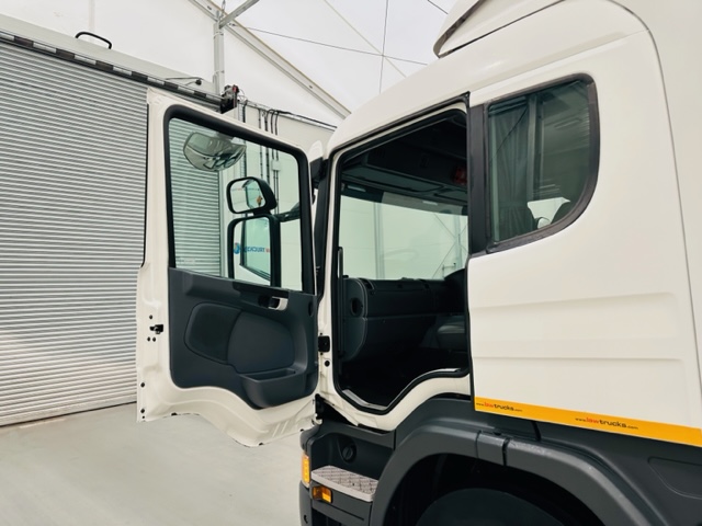 Scania P250 4×2 Sleeper Cab Box Van Manual